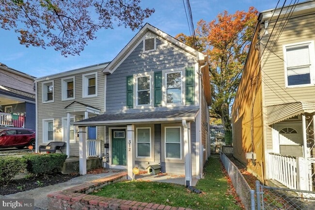 Photo - 312 57th St NE