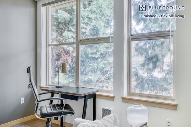 Photo - 3920 Stone Way N Unit FL4-ID560