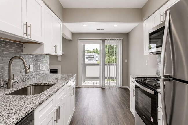 Photo - Lakeside Crossing at Eagle Creek Apartments and Townhomes
