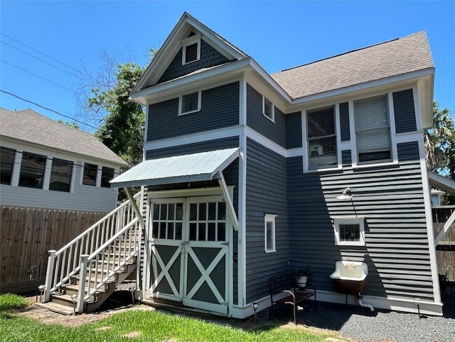 Building Photo - 1209 Cortlandt St