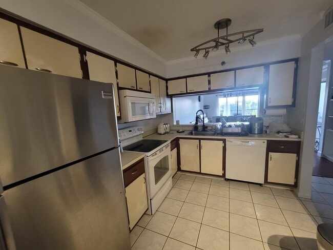 Photo - 2200 S Cypress Bend Dr Unit 308