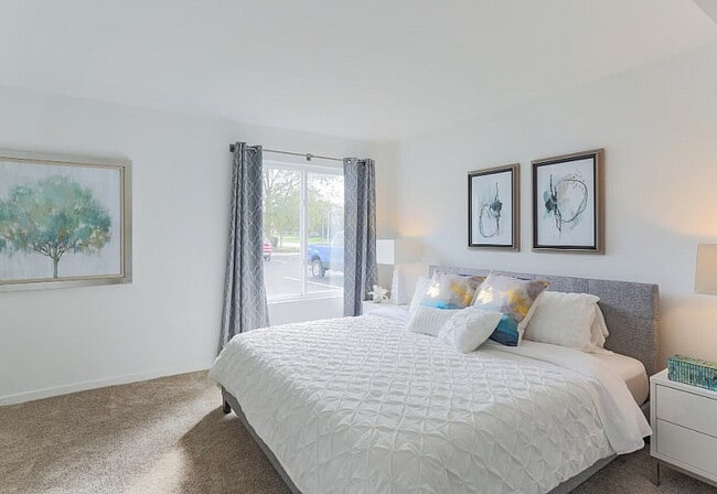 Bedroom - Hampton Apartments