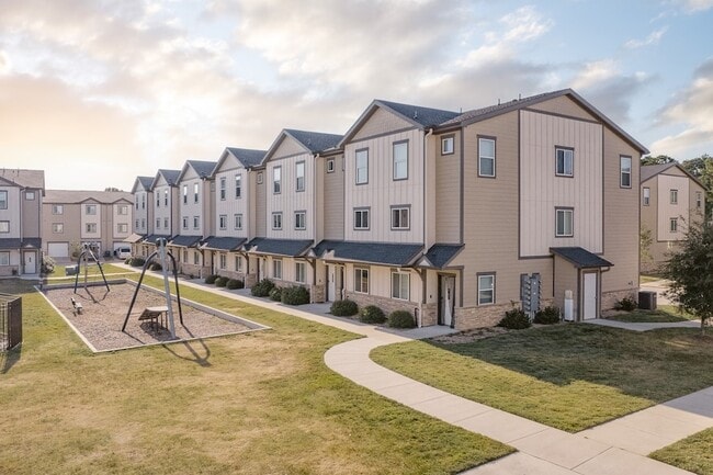 Building Photo - 12603 Telge Rd Unit 11-B