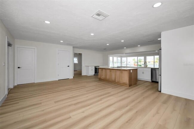 Photo - 790 116th Ave