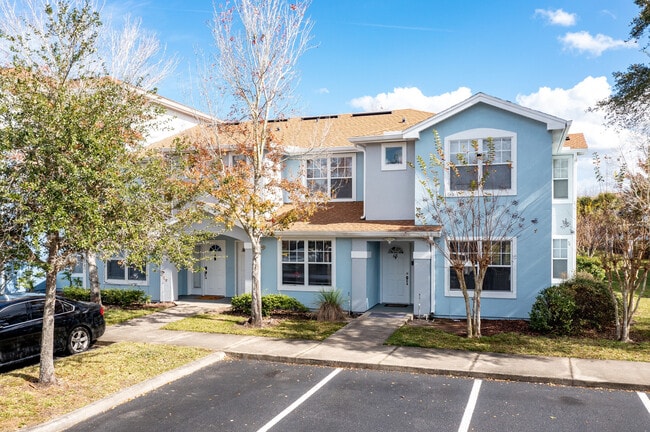 Charming townhome-style entrances with convenient parking. - Villages at Lake Pointe