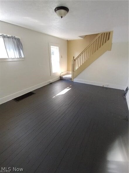 Photo - 175 Charles Ave NE