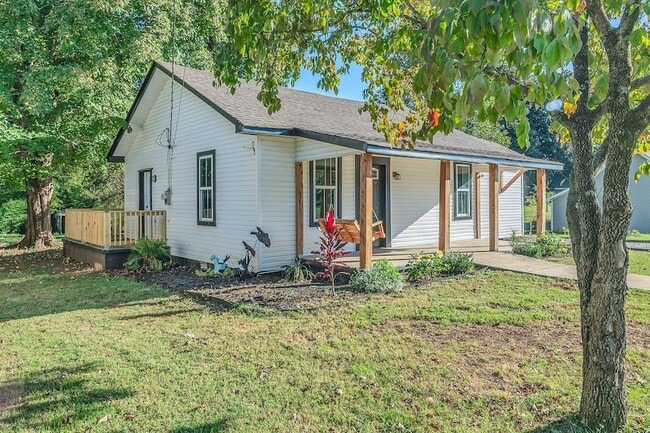 Photo - 402 England St E