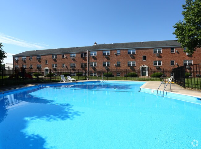 Cedarwood Apartments - Newark, DE 6 units available | CorporateHousing