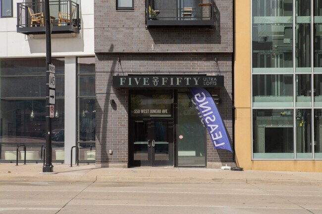 Photo - 550 W Juneau Ave Unit SI ID1379004P