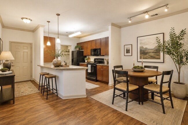 Wilmington I - Kitchen & Dining - Jamestown Place Apartments Bossier City