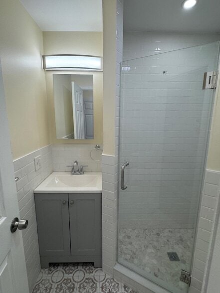 Photo - 566 Newark Ave Unit 2