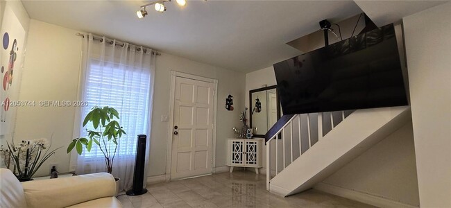 Photo - 1345 W 41st St Unit 6