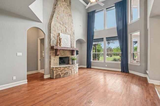 Photo - 920 Norma Ln