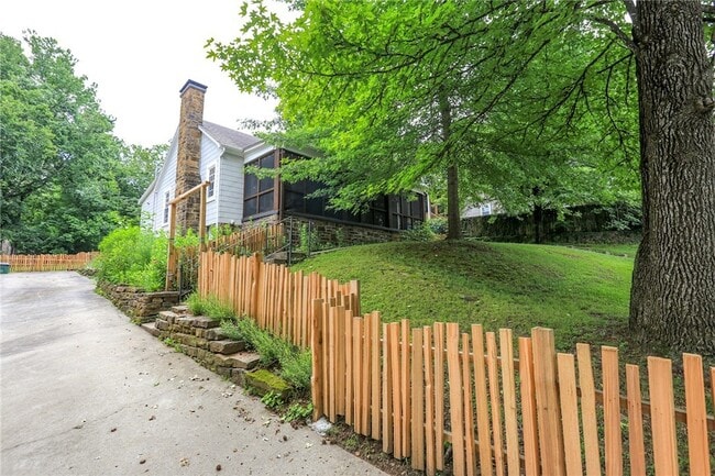 Photo - 610 N Olive Ave