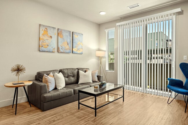 Building Photo - 1100 Solitude Trl Unit SI ID1585305P