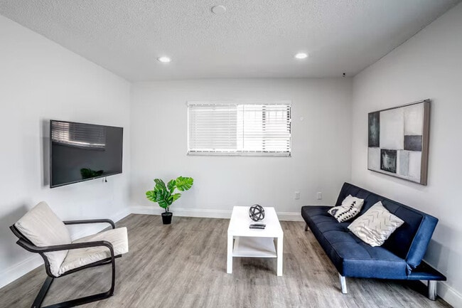 Building Photo - 470 SW 7th St Unit ID1056514P