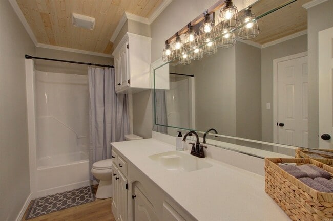 Photo - 5805 Sidney Dr