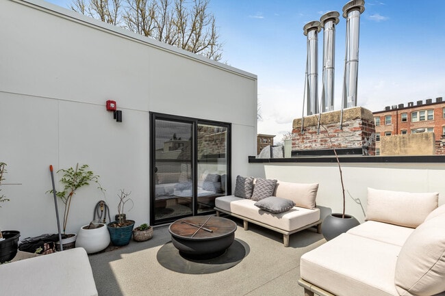 Photo - 2478 1/2 Ontario Rd NW Unit ID1011218P