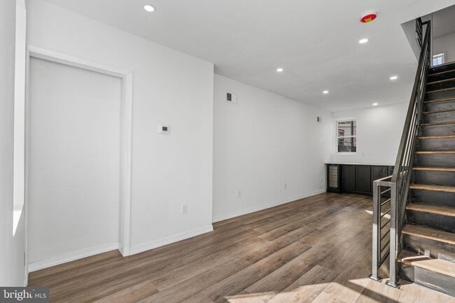 Photo - 3058 Tilton St