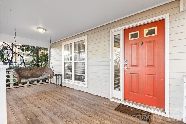 Photo - 958 W 1st St