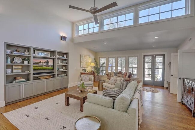 Building Photo - 278 Palm St Unit ID1325129P