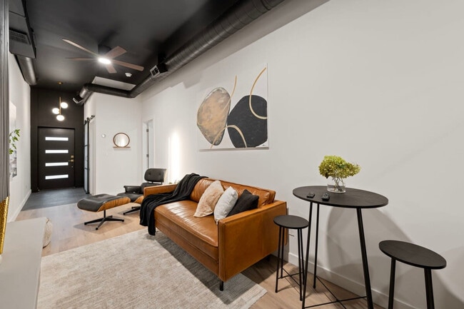 Building Photo - 2655 W Huron St Unit ID1244914P