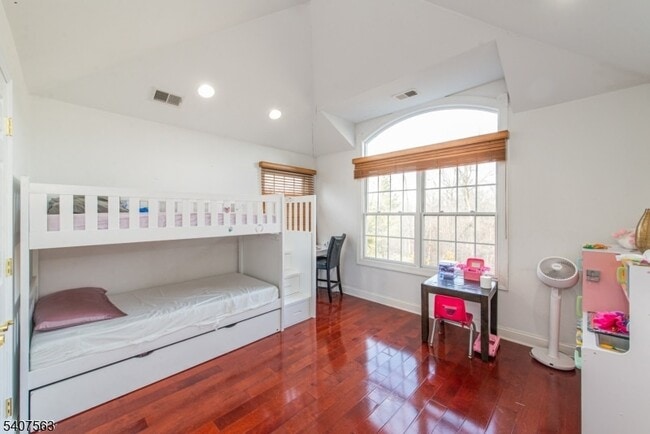 Photo - 115 Kensington Ln