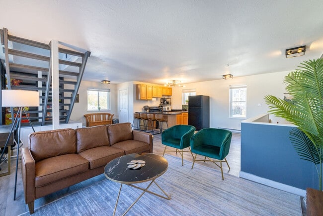 Building Photo - 13043 Mountain Crest Cir Unit ID1249906P