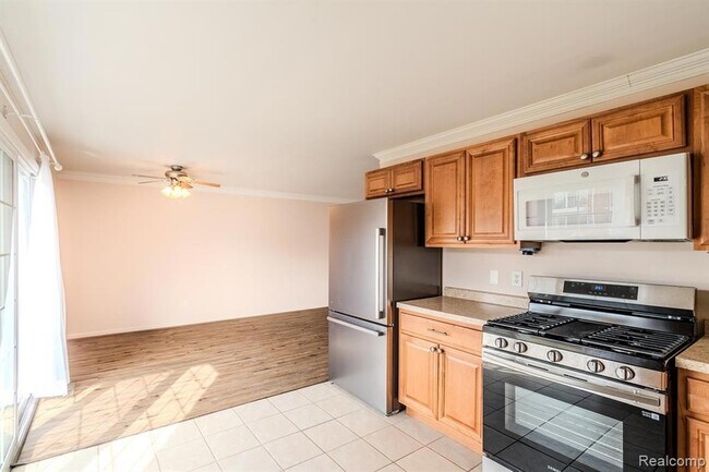 Photo - 474 Fox Hills Dr S Unit 2