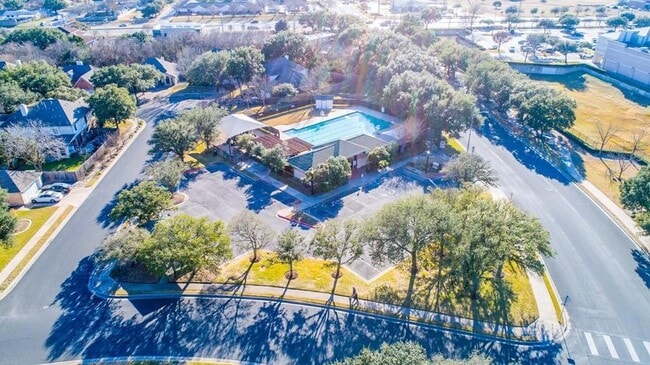 Photo - 1901 Dapplegrey Ln