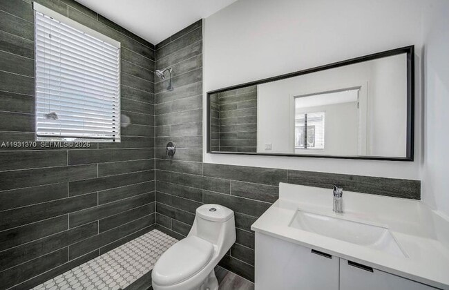 Photo - 853 E 24th St Unit 304