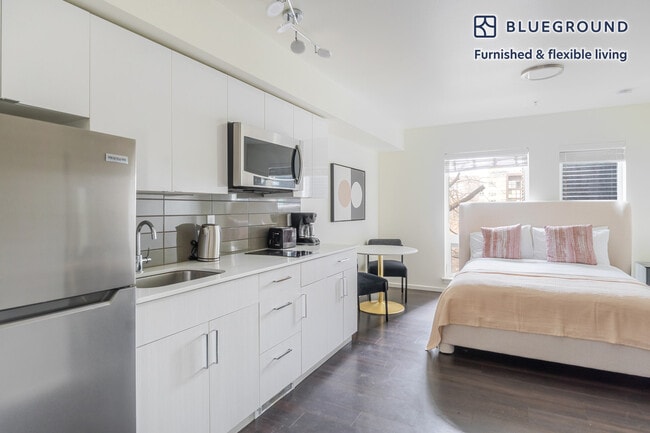 Building Photo - 5001 Brooklyn Ave NE Unit FL5-ID918