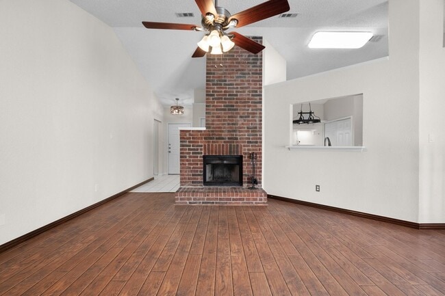 Photo - 1425 Thistlewood Ln
