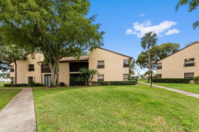 Building Photo - 3757 Cocoplum Cir