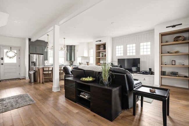 Photo - 2435 N College Ave Unit ID1303759P