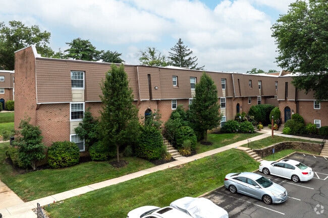 Photo - Meadowbrook Apartments