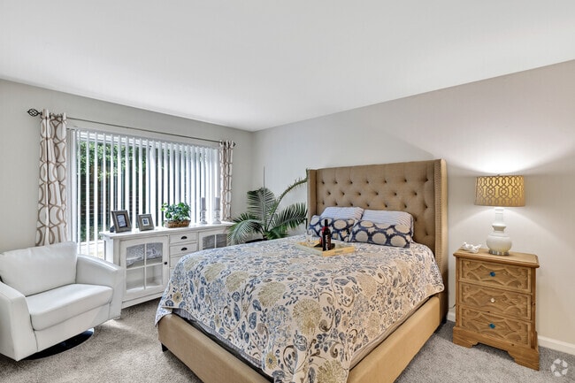 2BR, 1BA - 881SF - Maple - Bedroom - North Shore Gardens