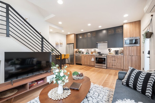 Building Photo - 34 W Cremona St Unit SI ID1035999P