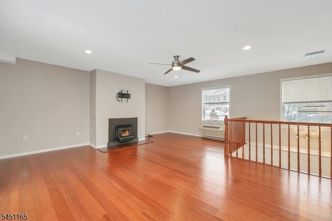 Photo - 50 Pine St