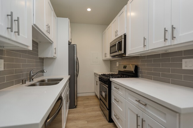 Photo - 7223-7229 Willoughby