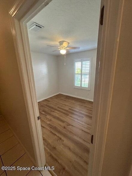 Photo - 973 Somerset Ln