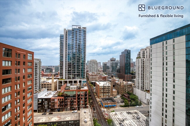 Photo - 311 W Illinois St Unit SI FL18-ID824