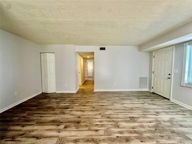 Photo - 606 Pavare Ct