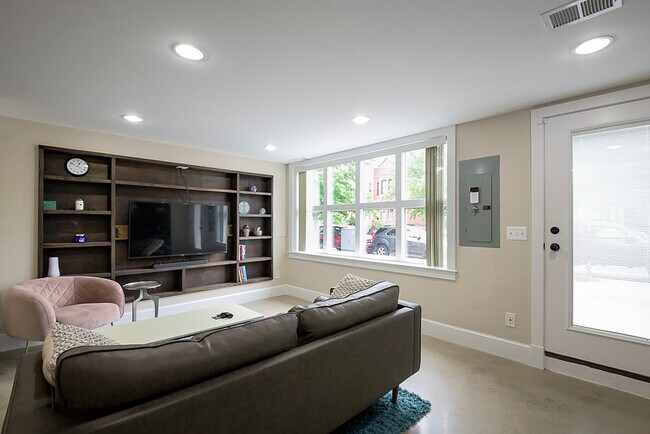 Photo - 717 F St NE Unit ID1011206P