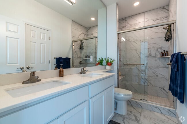 2BR, 1BA - 1,125SF - The Haven - Bathroom - Highland Knolls