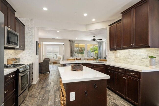 Photo - 51234 Longmeadow St