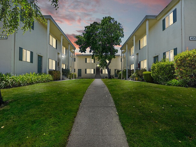 Photo - Colonial Garden Apartments