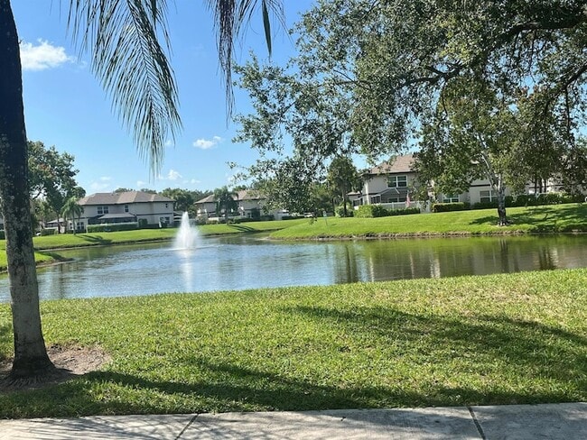 Building Photo - 7 Amherst Ct