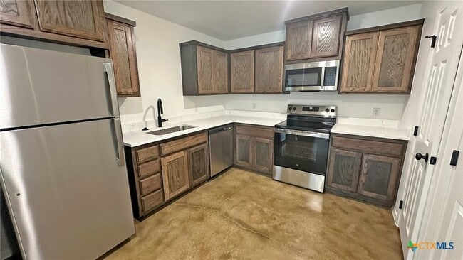 Photo - 977 Cline Dr