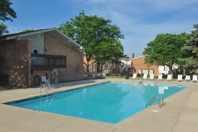 Briarwick Apts - Briarwick Apts